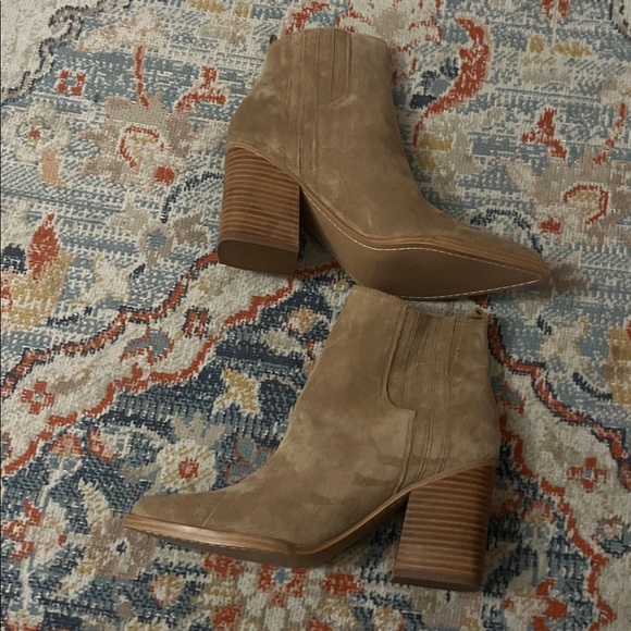 Marc Fisher Oshay tan suede ankle booty size 10 - Picture 6 of 11